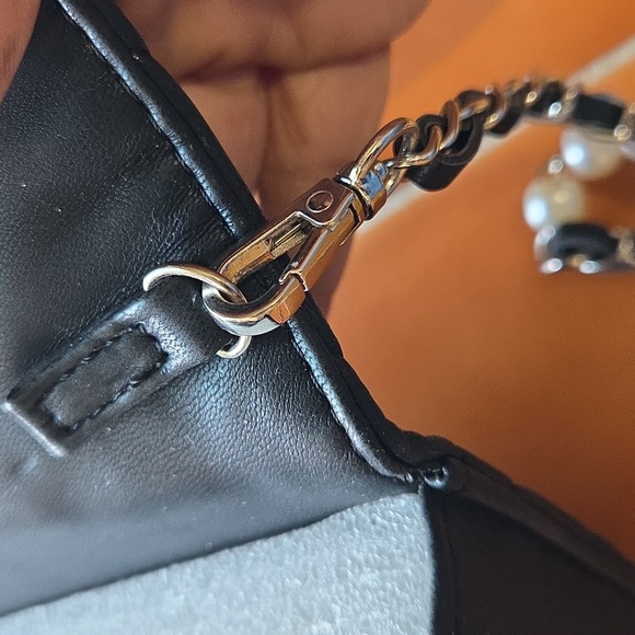 BADGLEY MISCHKA BLACK DIAMOND QUILTED CROSSBODY W/PEARLS NEW WITH TAG - Picture 7 of 11